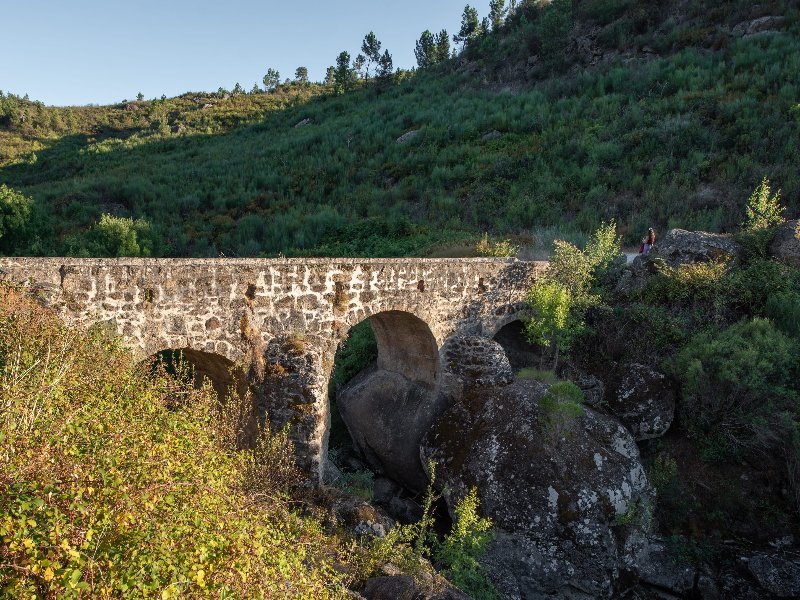 Ponte Medieval sobre a Ribeira do Figueiró